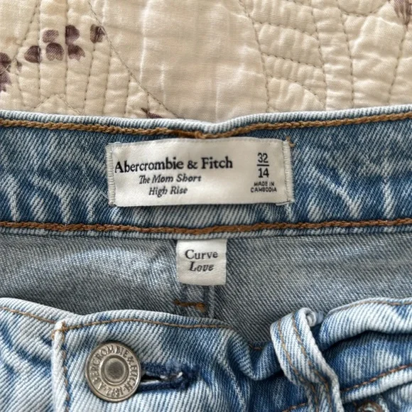 Abercrombie and Fitch jean shorts - Picture 3 of 3